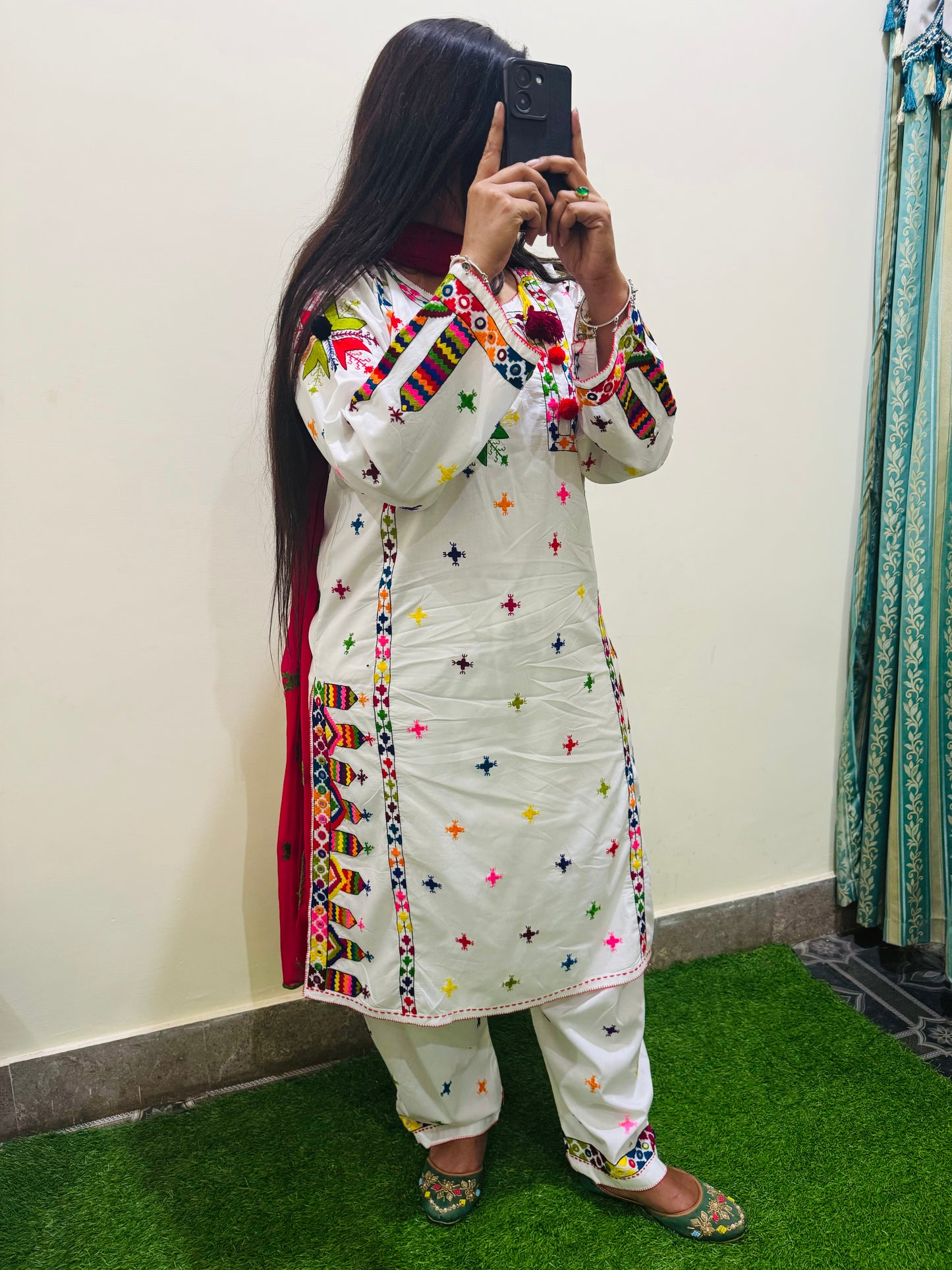 Noor-e-Rang - 2Pc Hand Embroidered Suit