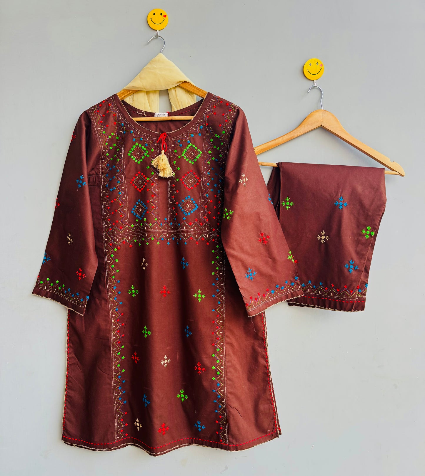 RangReet = Hand Embroidered Kacha Tanka 2pc Suit