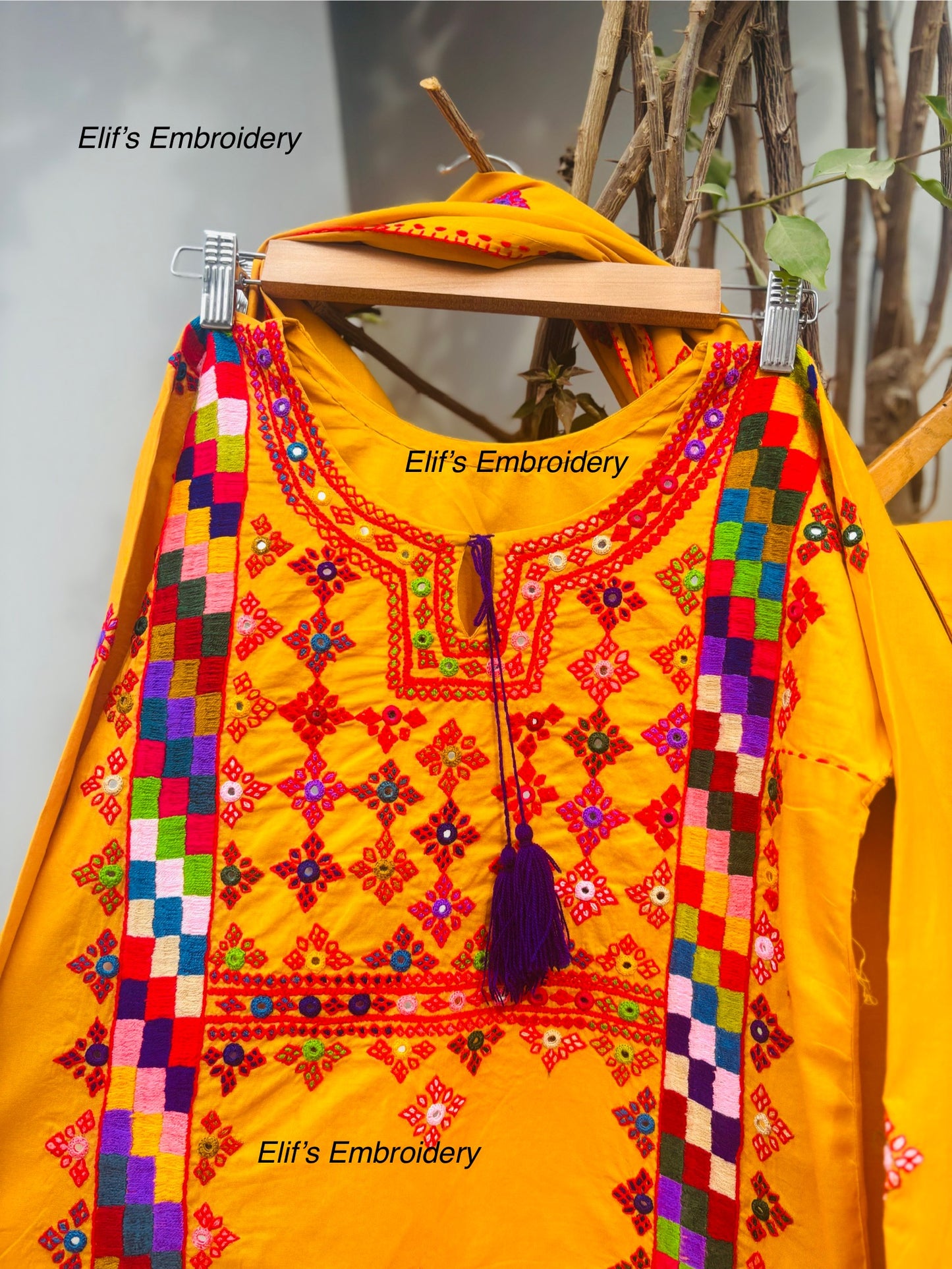 Zahina - 3Pc Hand Embroidered Suit