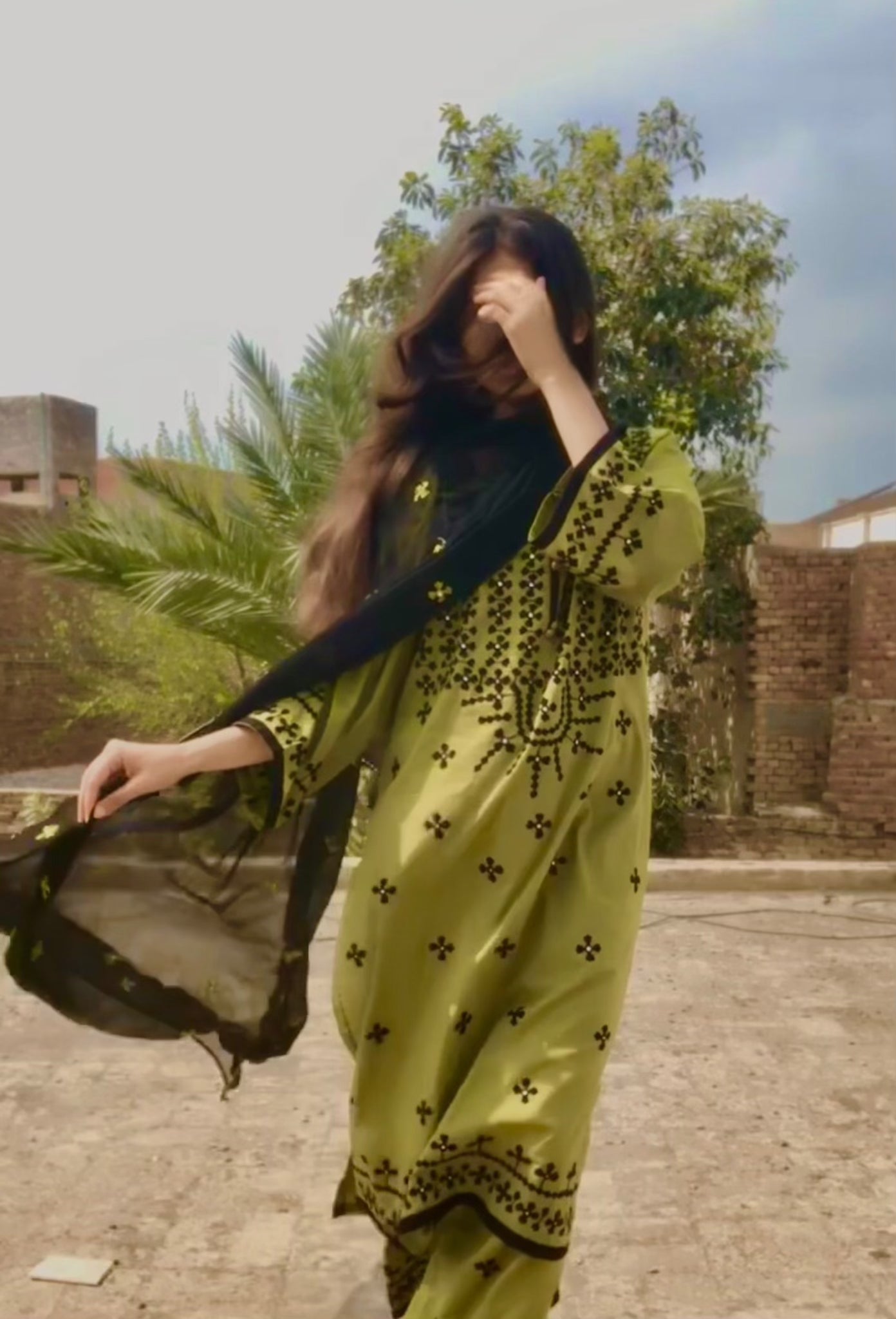 Maharra - 3PC Hand Embroidered Suit