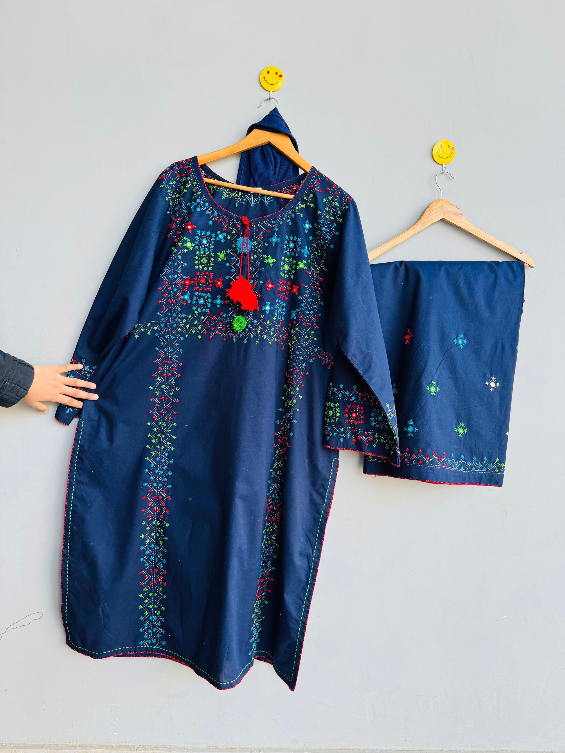 kacha tanka dress design Hand Embroidered (Kacha Tanka) Suit 3-Piece Stuff: Lawn Cotton Size: Small, Medium, Large & XL DM for more info Whatsapp: 03351027979 #handemb #embroiderydesign #latestcollection #handmadedesigns #embroided #handmadekurta #newin #seep #