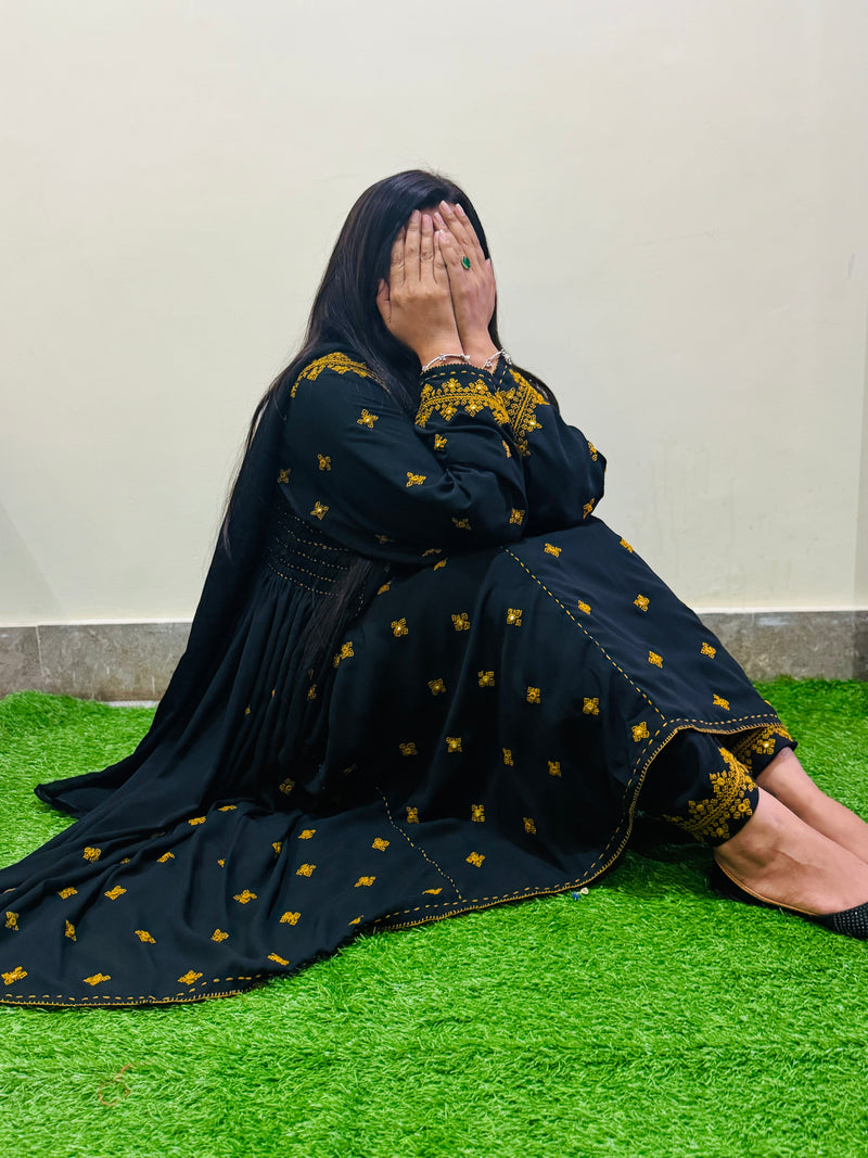 Siyah Saaz - 2Pc Hand Embroidered Suit