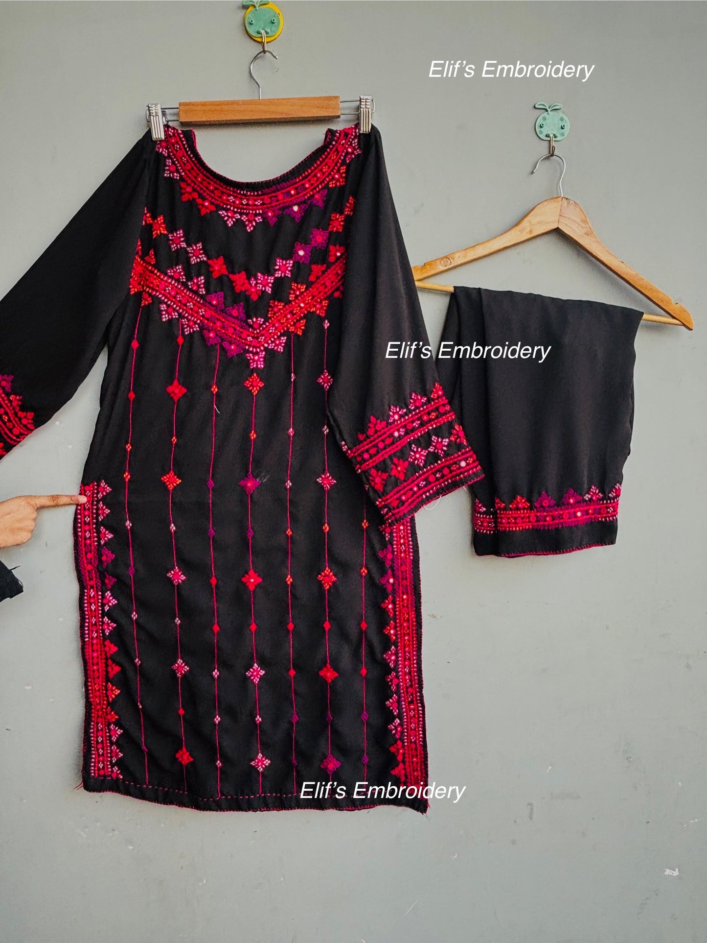 Zolvina - 2Pc Hand Embroidered Suit