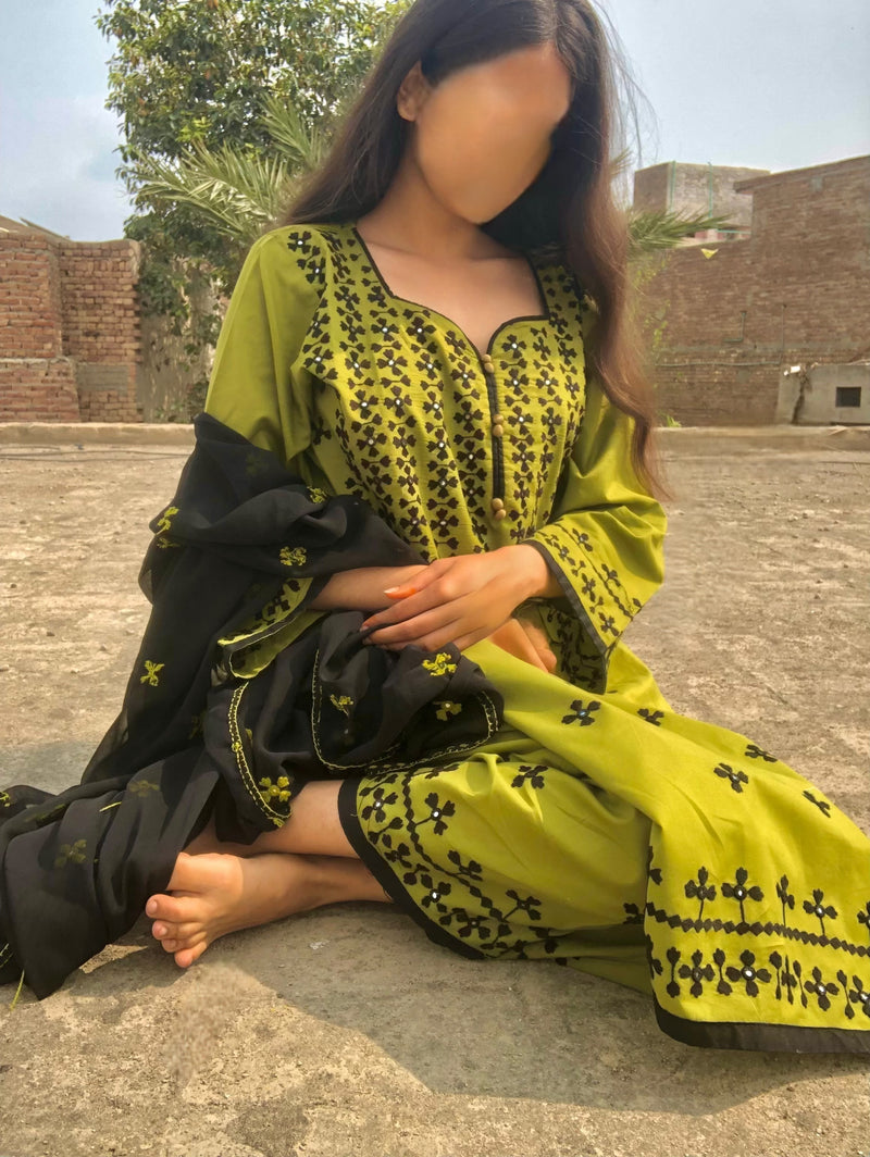 Maharra - 3PC Hand Embroidered Suit