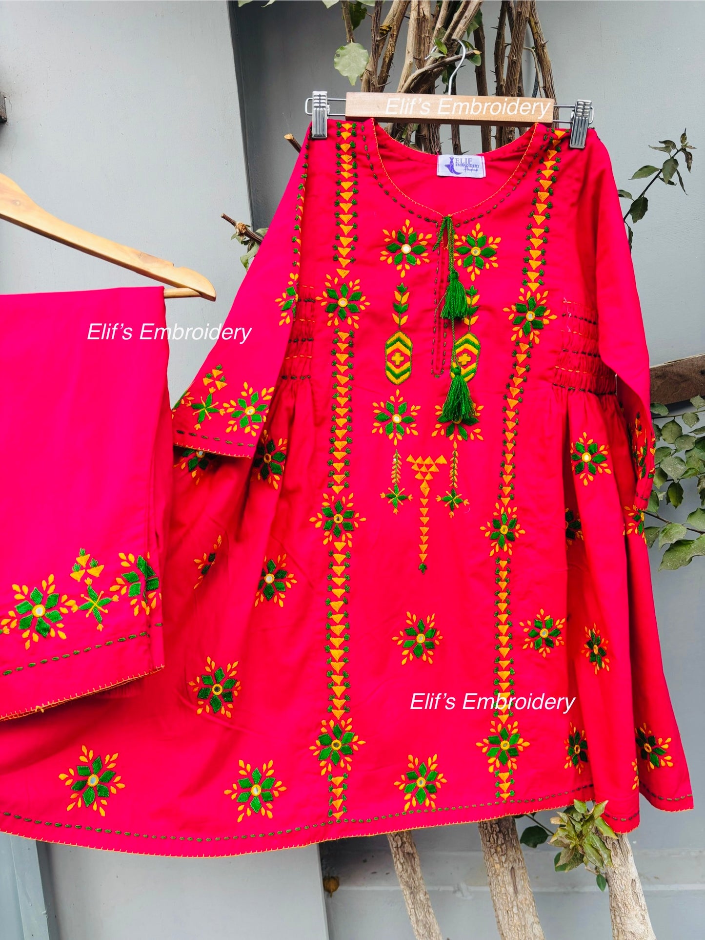 Zoharia - 2Pc Hand Embroidered Suit