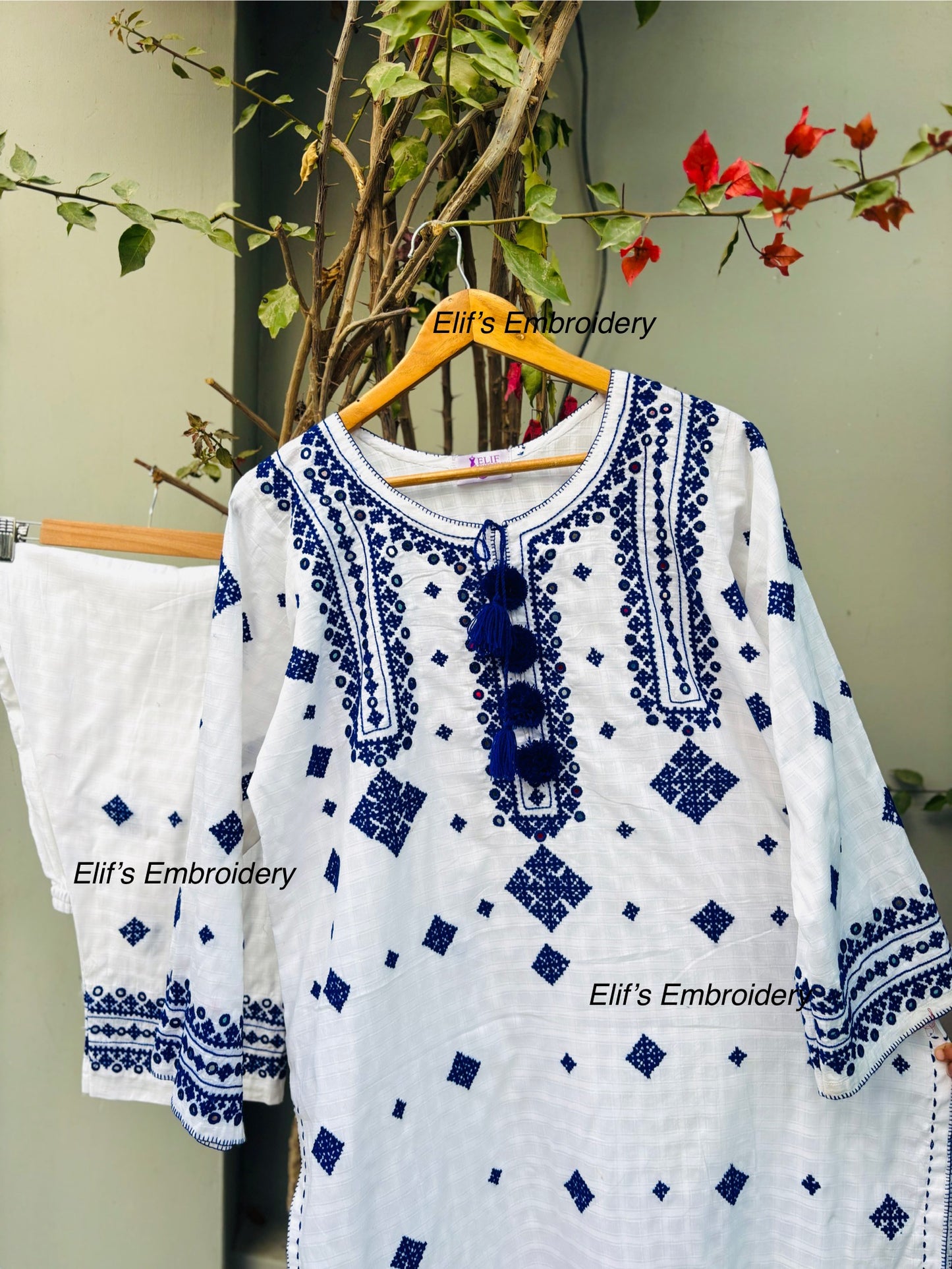 Amani - 3Pc Hand Embroiderd Suit