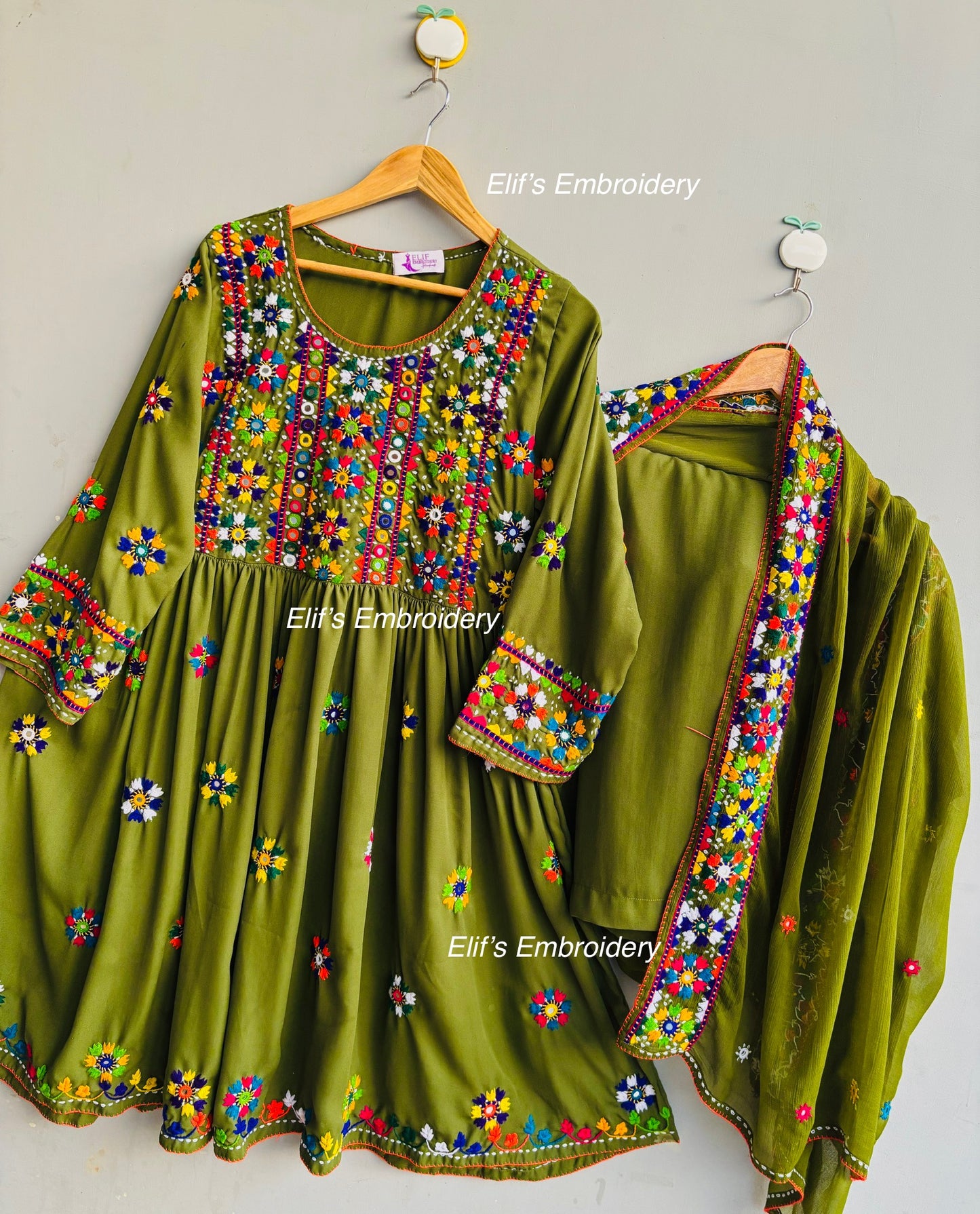 Daarya - 3Pc Hand Embroidered Suit