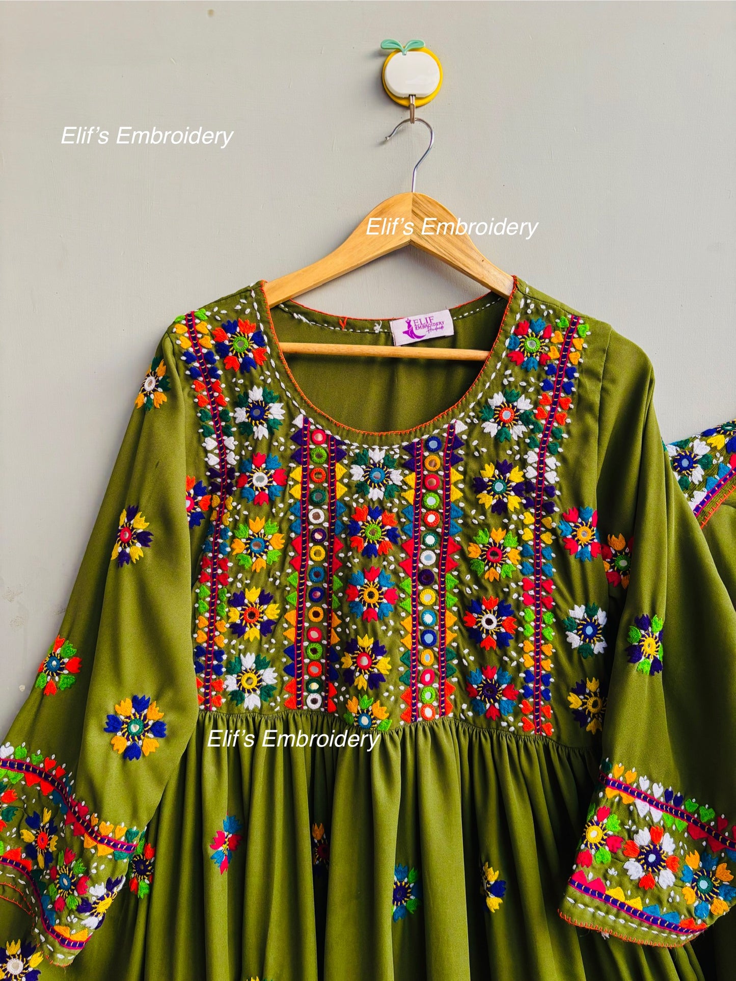 Daarya - 3Pc Hand Embroidered Suit